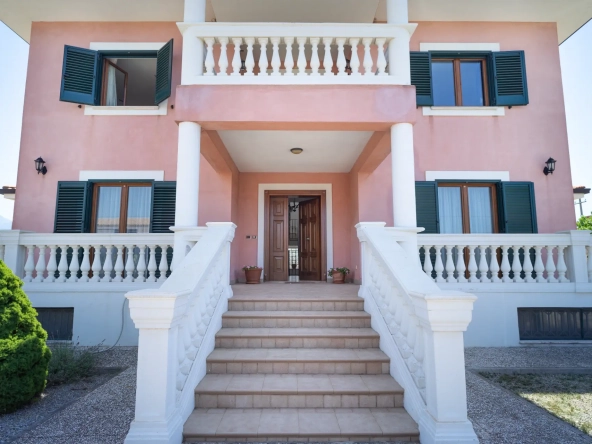 Villa Scalea Calabria outside with entrance