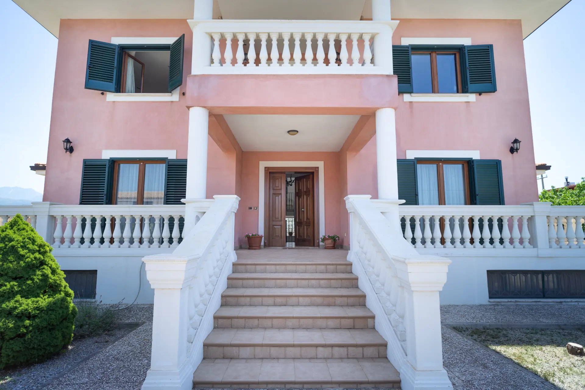 Villa Scalea Calabria outside with entrance